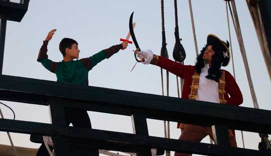 Peter Pan pelea con el Capitán Garfio